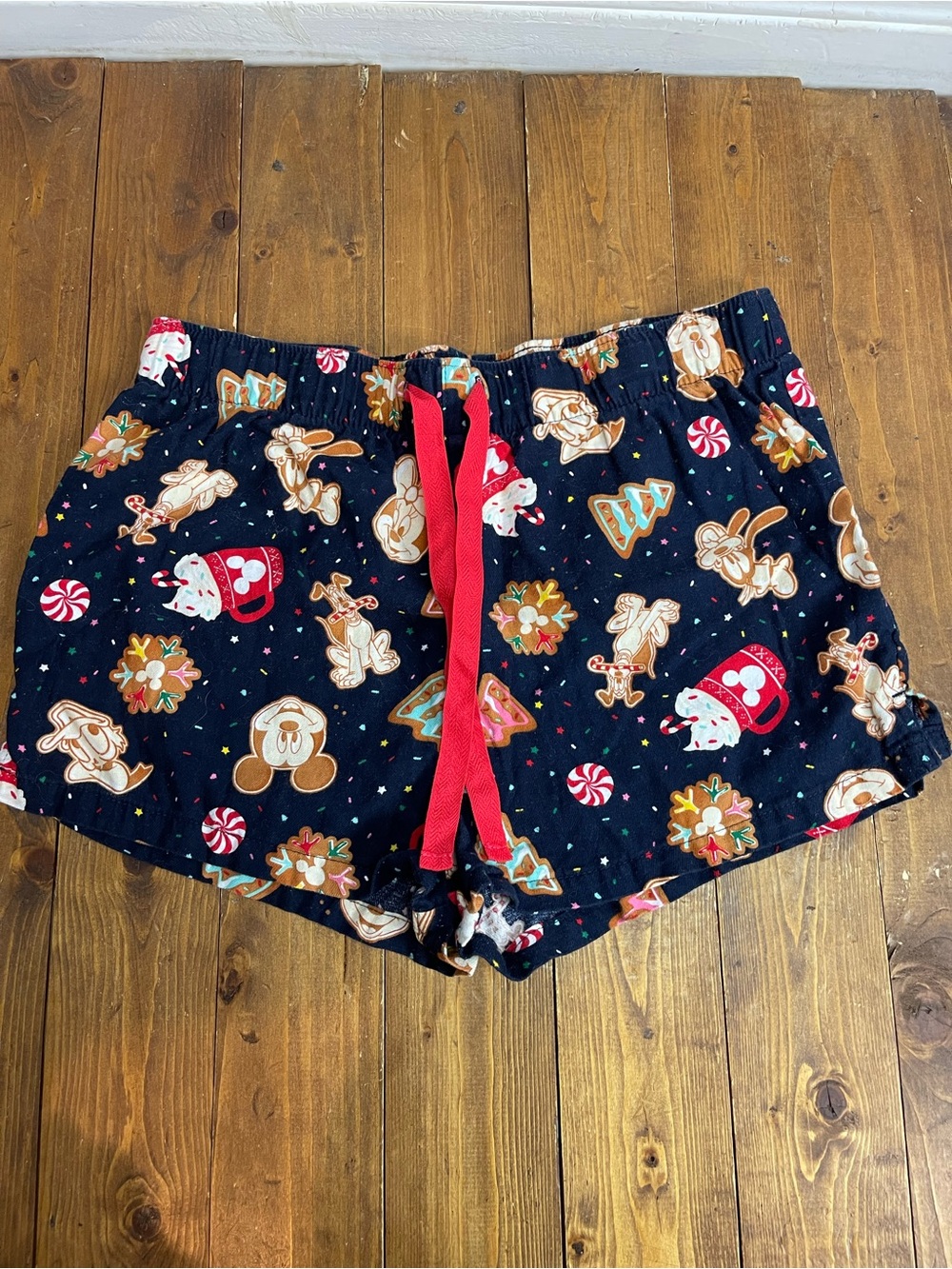 Old Navy x Disney flannel Christmas pajama shorts size medium